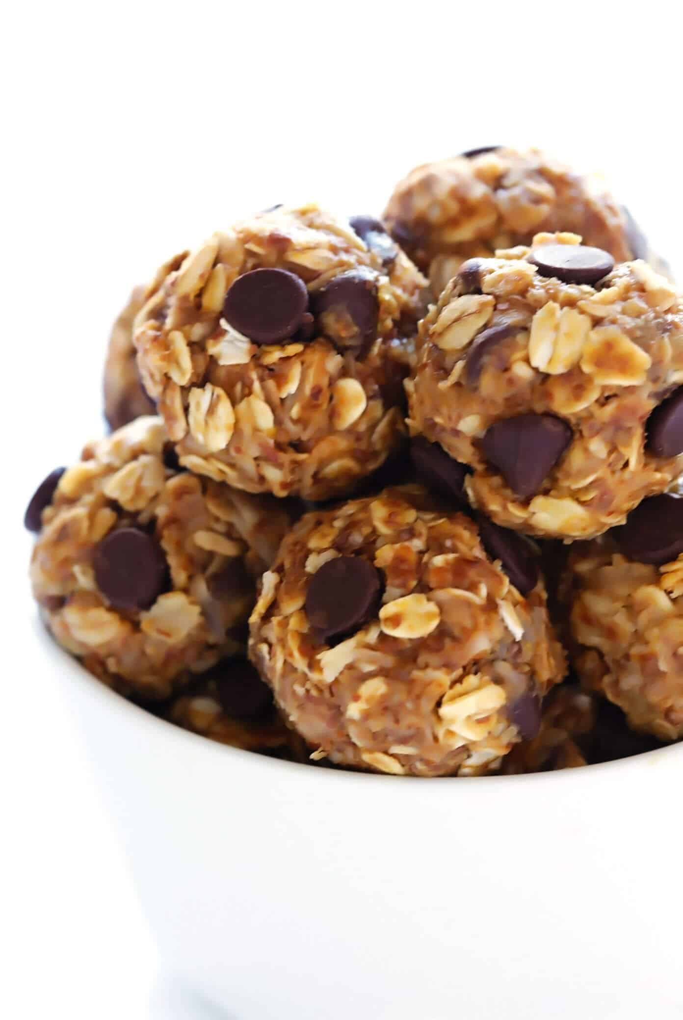 Minute No-Bake Energy Bites: Healthy Chocolate Craving Solution